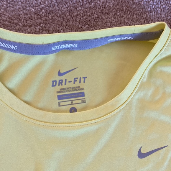 Nike Dri-Fit long sleeve running top Size Small - Picture 2 of 5